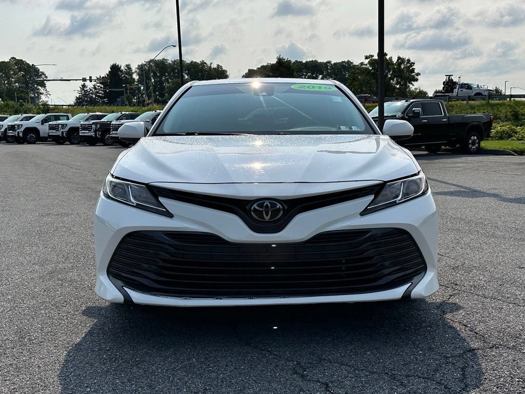 Used 2019 Toyota Camry LE FWD image 5