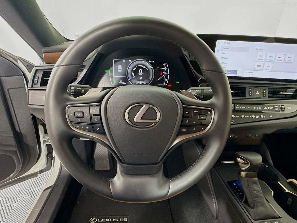Certified 2025 Lexus ES 300h w/ Premium Package image 11