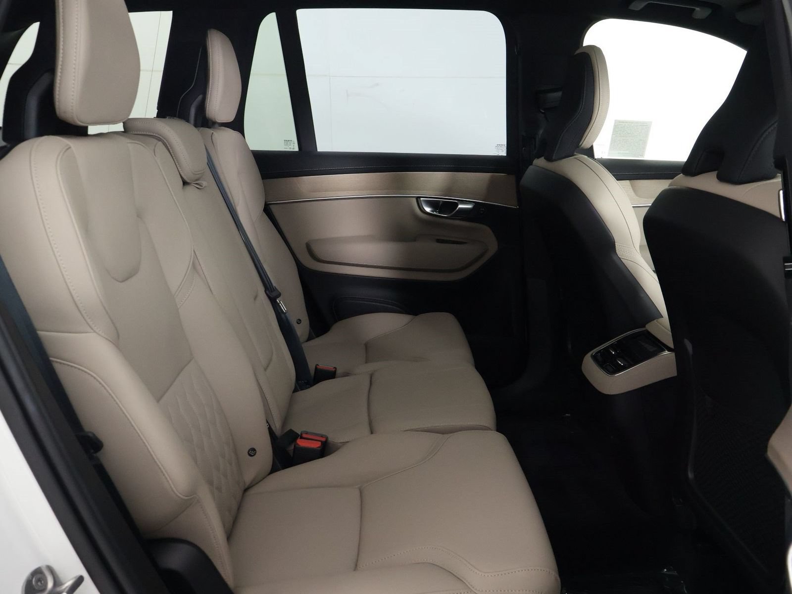 Certified 2026 Volvo XC90 B6 Plus w/ Protection Package AWD/4WD image 30