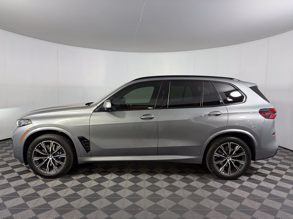 Used 2024 BMW X5 sDrive40i w/ M Sport Package RWD image 4