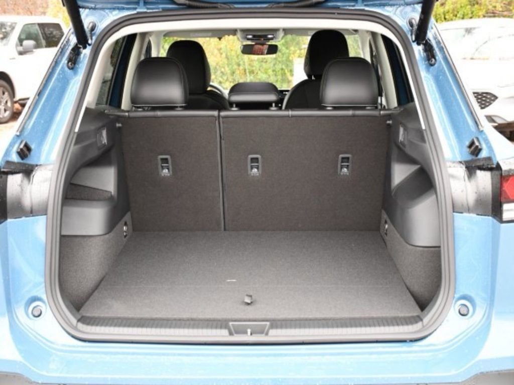 New 2026 Volkswagen Tiguan SE FWD image 27