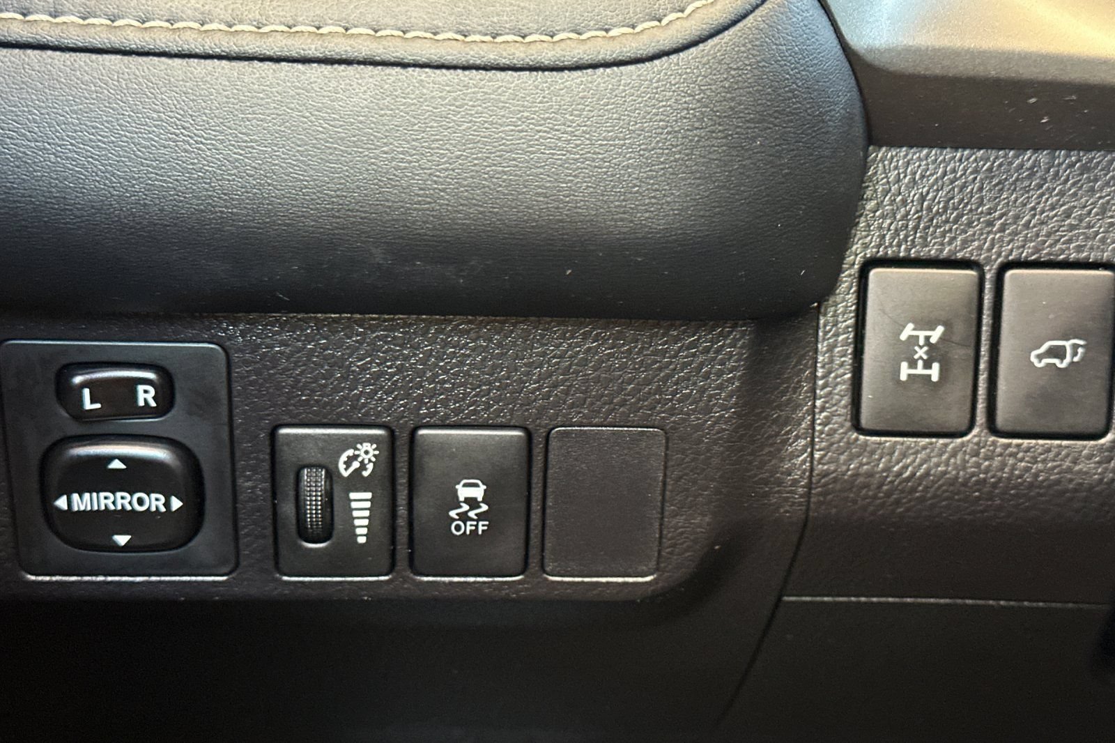 Used 2015 Toyota RAV4 XLE AWD/4WD image 29