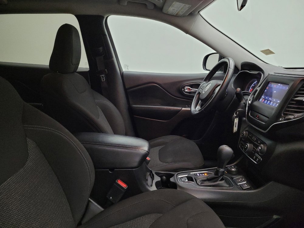 Used 2019 Jeep Cherokee Latitude w/ Cold Weather Group image 21
