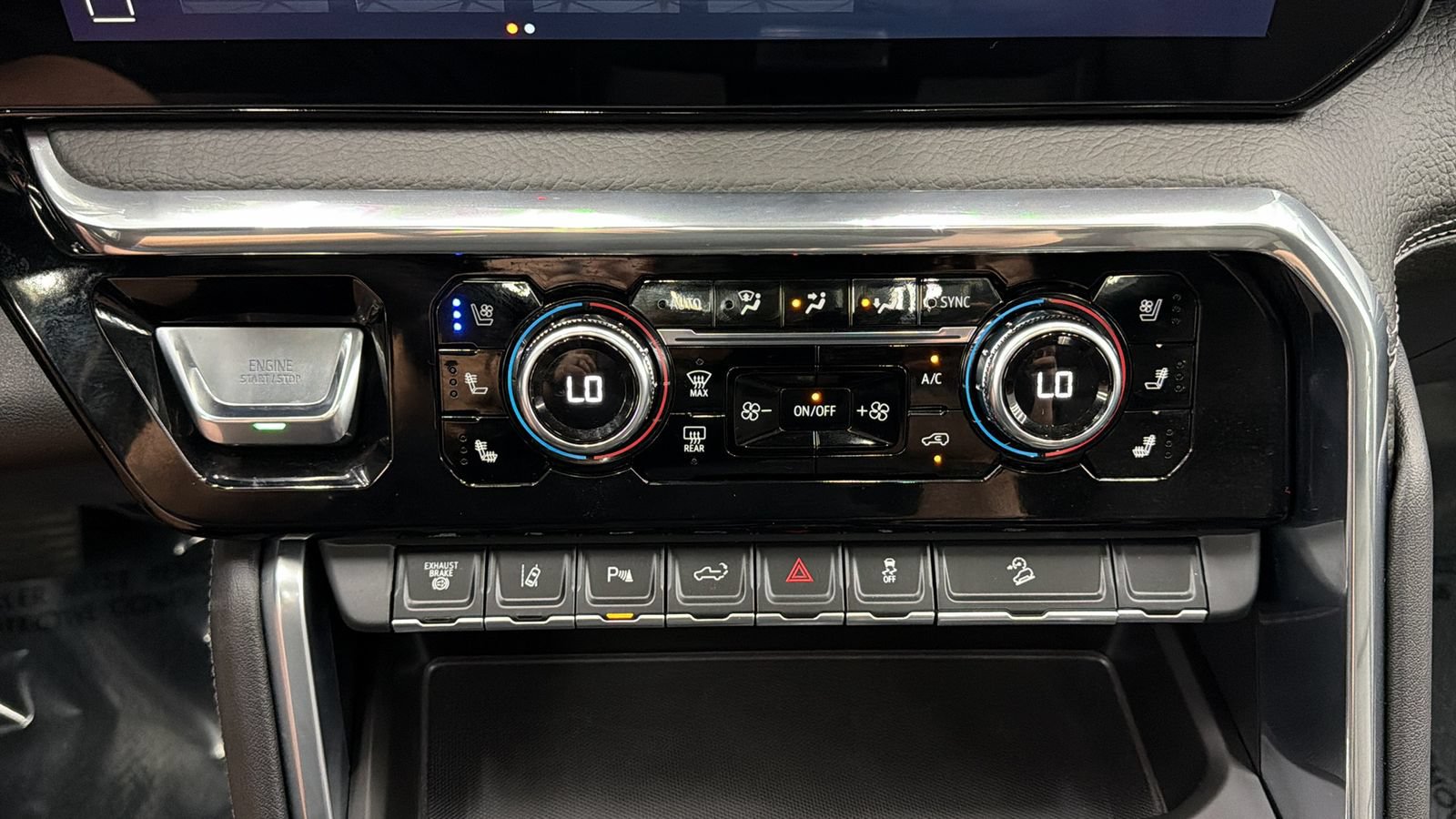 Used 2026 GMC Sierra 3500 Denali w/ Denali Reserve Package AWD/4WD image 25