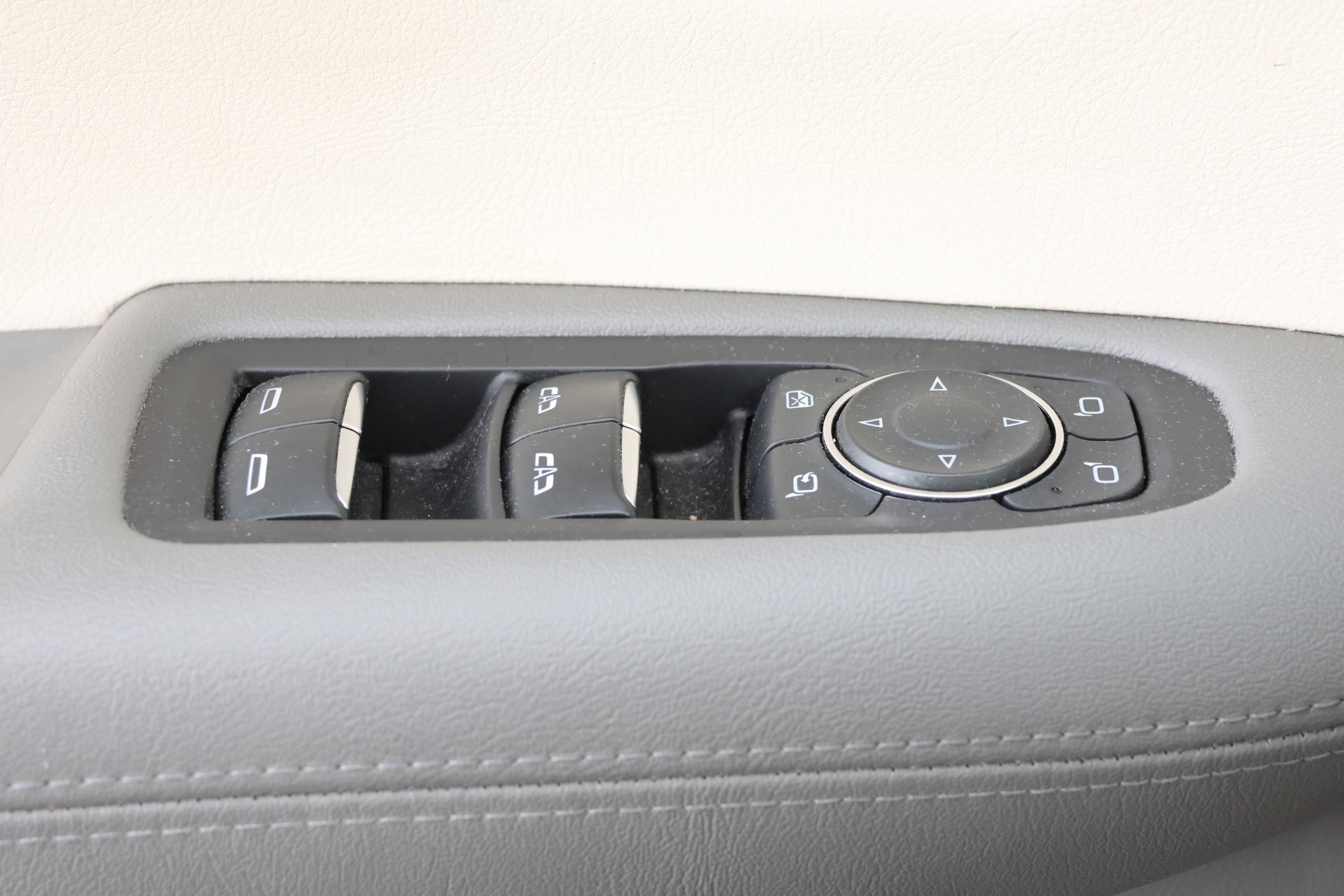 Used 2021 Cadillac XT5 Premium Luxury image 14