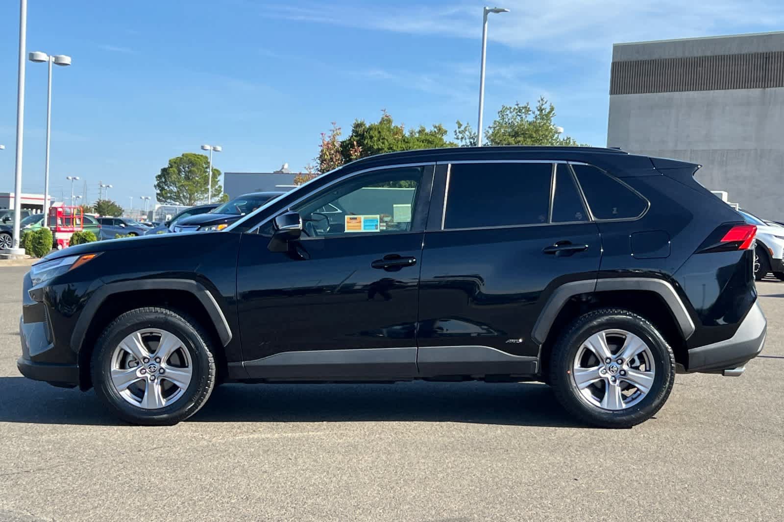 Certified 2022 Toyota RAV4 XLE AWD/4WD image 9