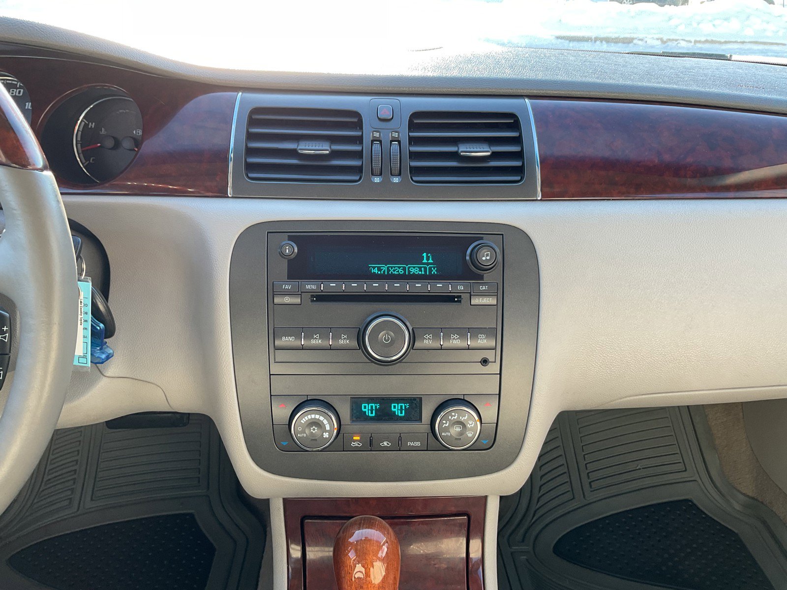 Used 2009 Buick Lucerne CXL image 16