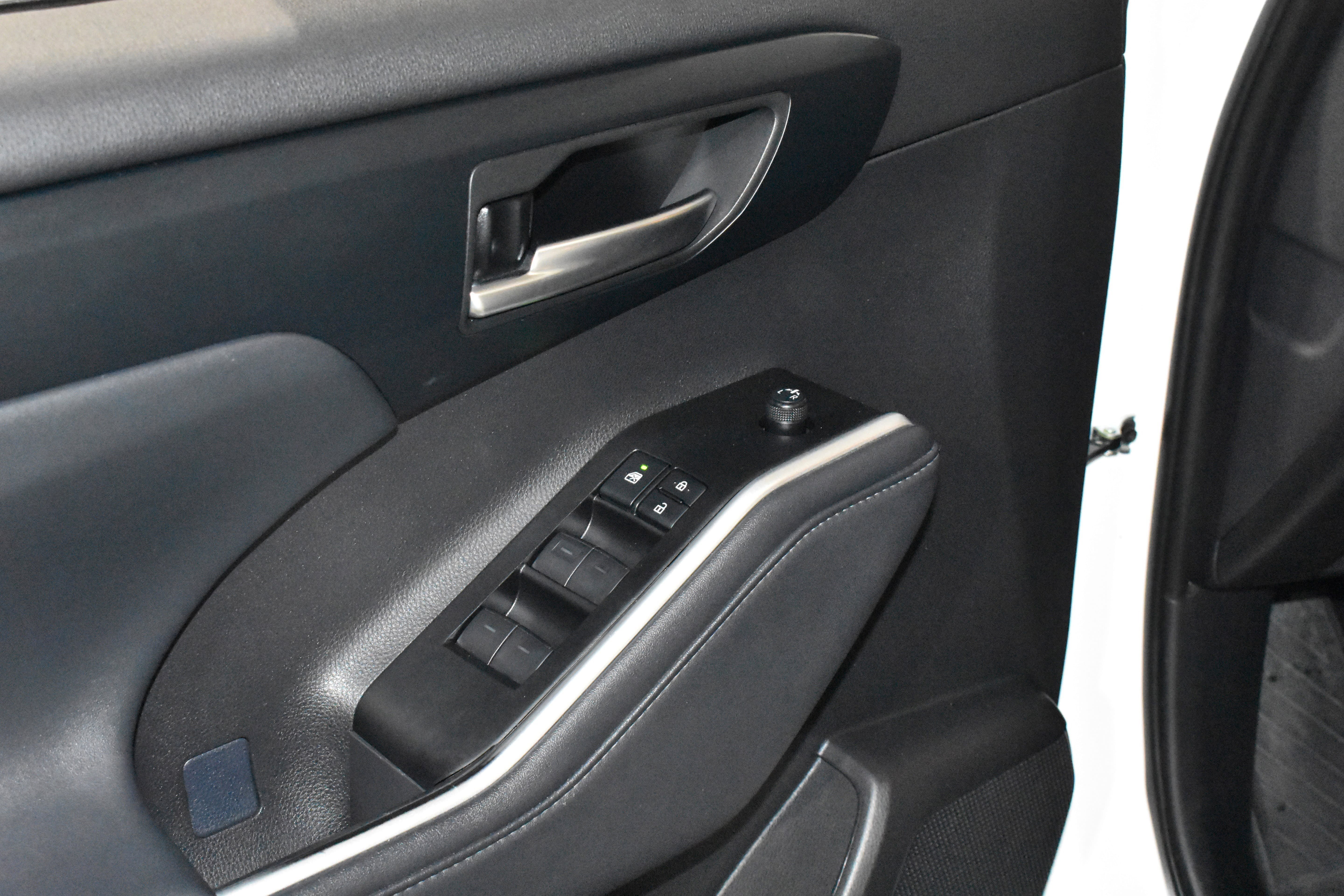 Used 2025 Toyota Highlander XLE FWD image 23