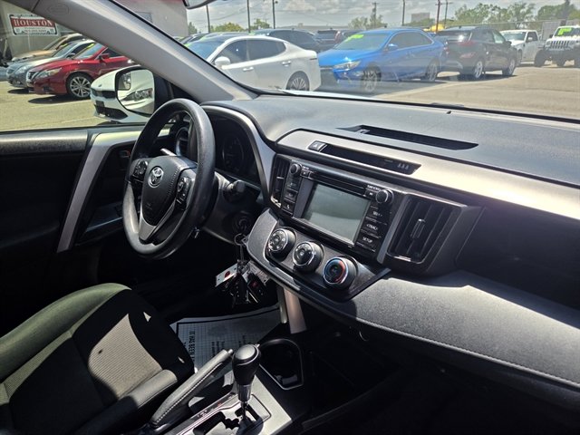 Used 2018 Toyota RAV4 LE FWD image 6