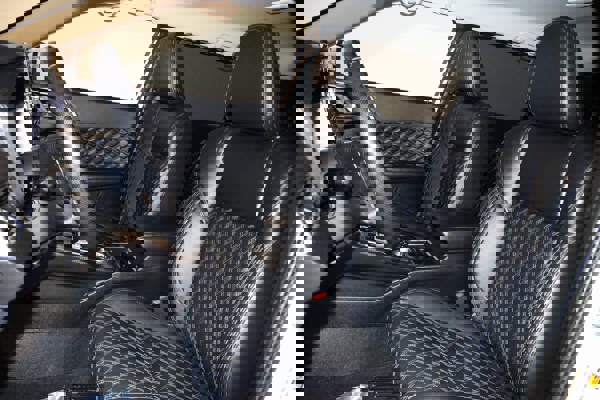 Used 2024 Mitsubishi Outlander 4WD Plug-In Hybrid image 40