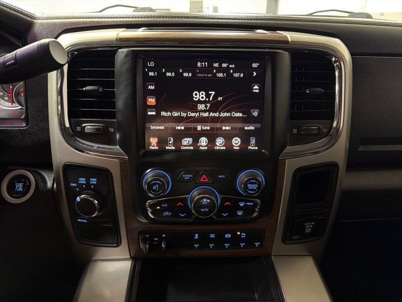 Used 2015 RAM 3500 Laramie w/ Convenience Group AWD/4WD image 18