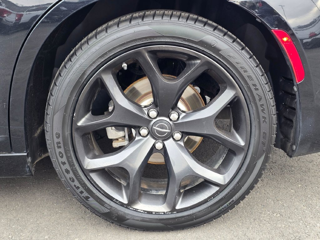 Used 2022 Chrysler 300 S RWD image 9