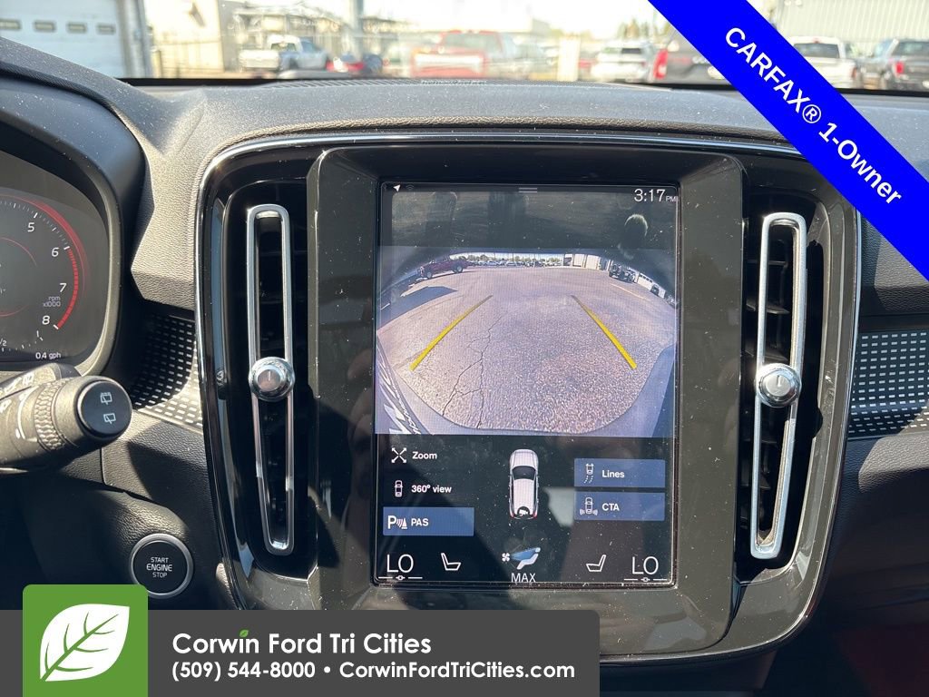 Used 2021 Volvo XC40 T5 R-Design image 3