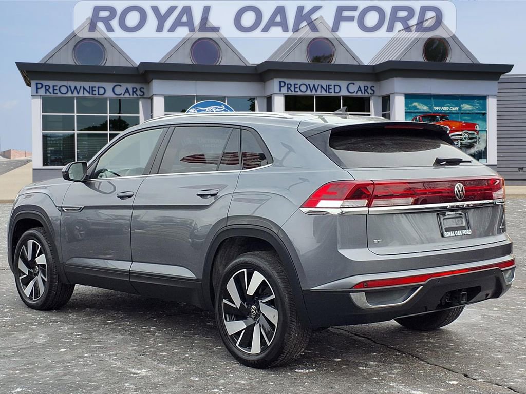Used 2025 Volkswagen Atlas Cross Sport SE image 2
