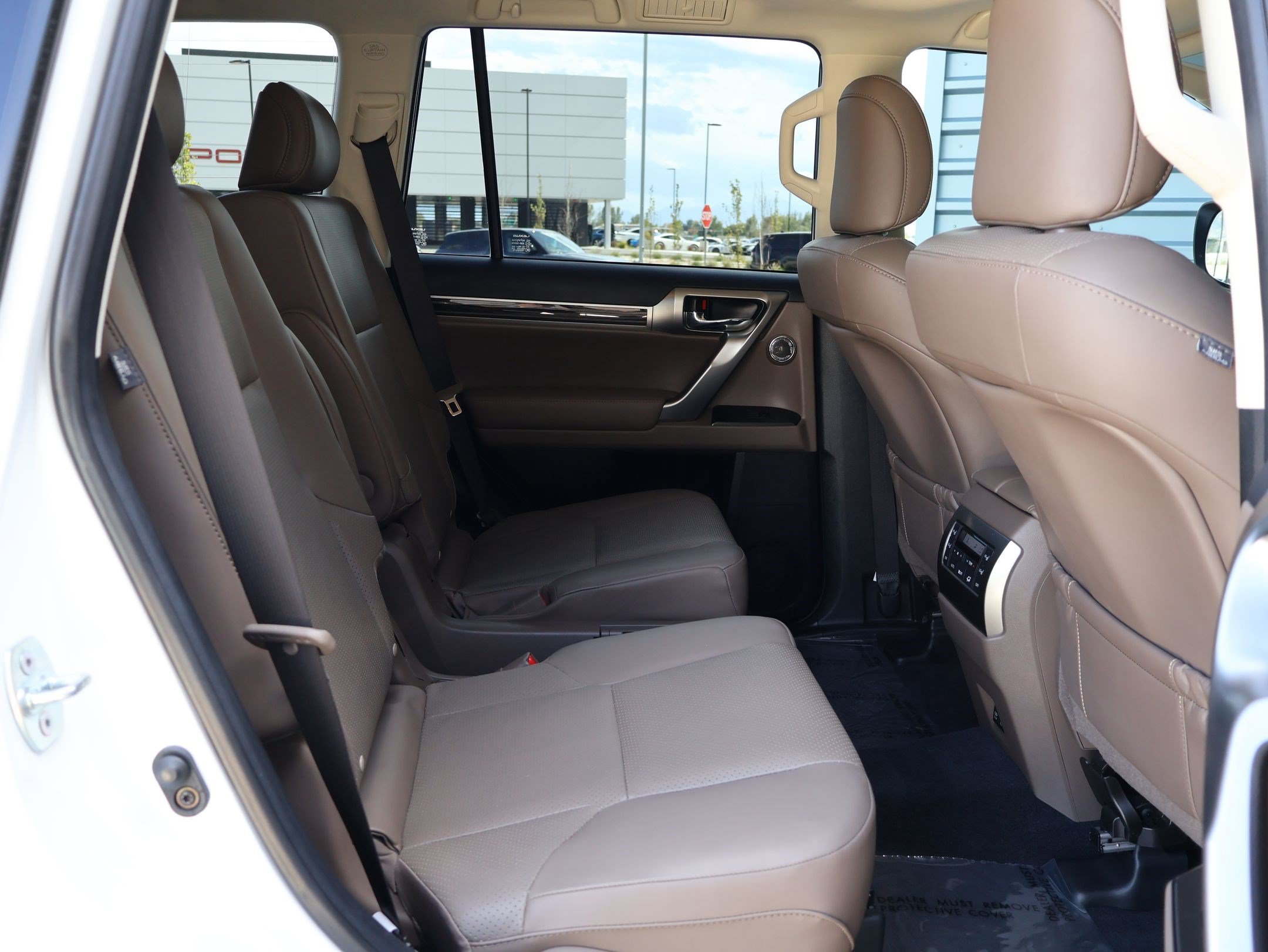Used 2023 Lexus GX 460 Luxury w/ Sport Design Package AWD/4WD image 31