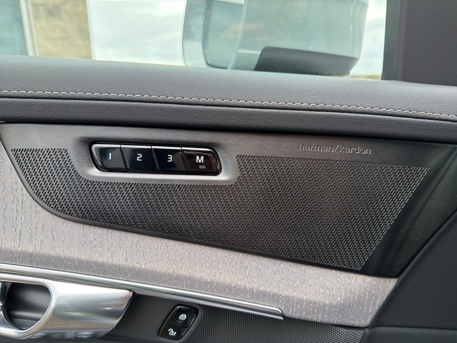 New 2026 Volvo XC90 T8 Ultra w/ Protection Package image 48