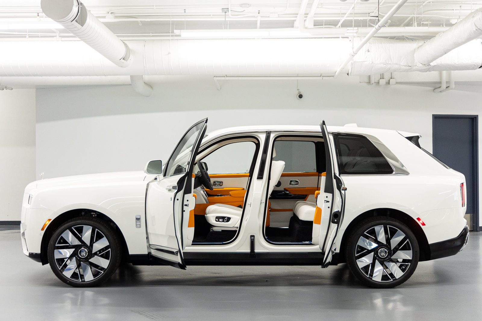 New 2026 Rolls-Royce Cullinan AWD/4WD image 30
