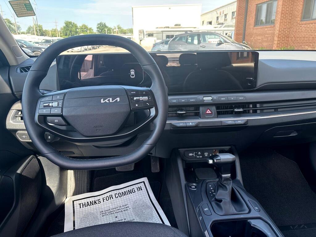 Used 2025 Kia K4 EX image 17