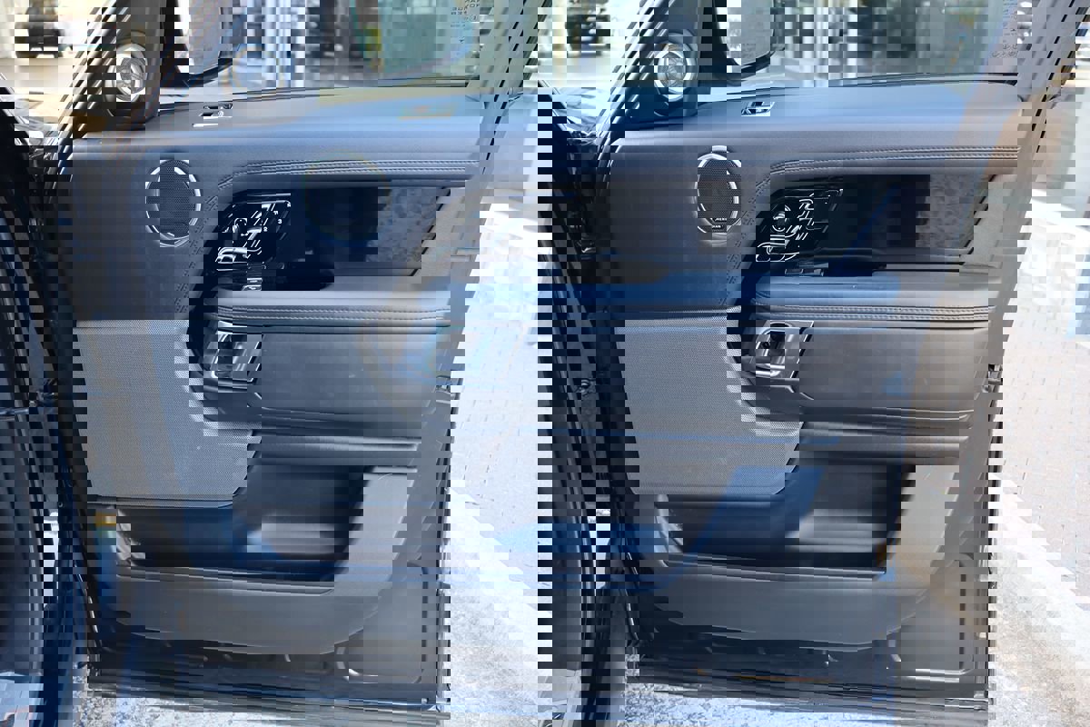 Used 2018 Land Rover Range Rover HSE image 41