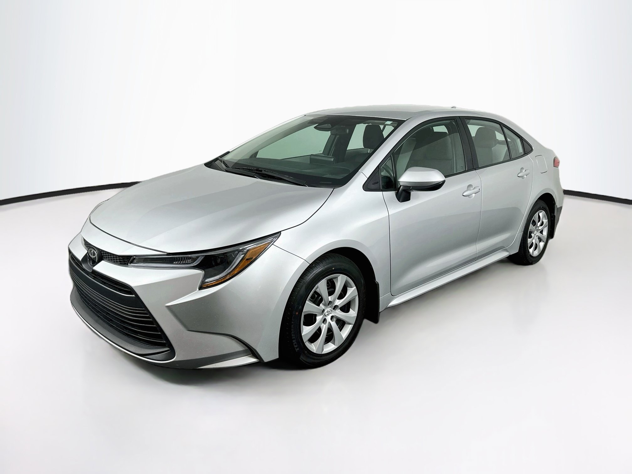 Used 2025 Toyota Corolla LE FWD image 3