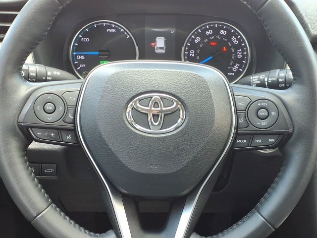 Used 2022 Toyota RAV4 XLE Premium AWD/4WD image 9