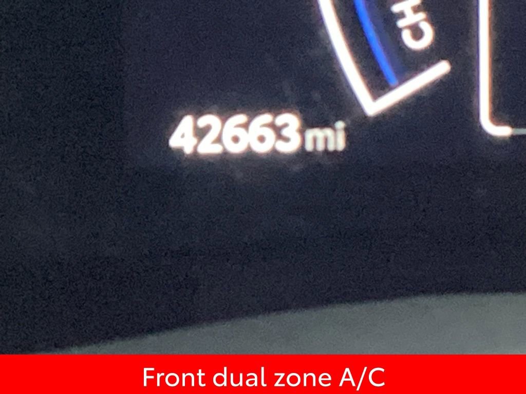 Used 2025 Toyota Camry SE FWD image 4
