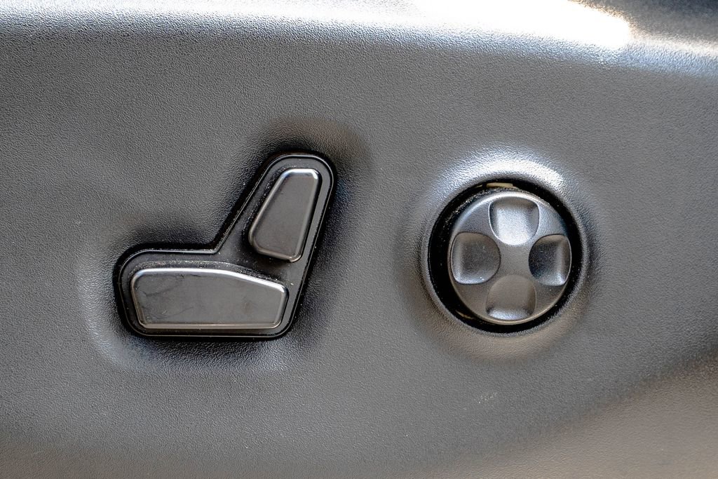 Used 2023 Chrysler Pacifica Touring-L FWD image 19