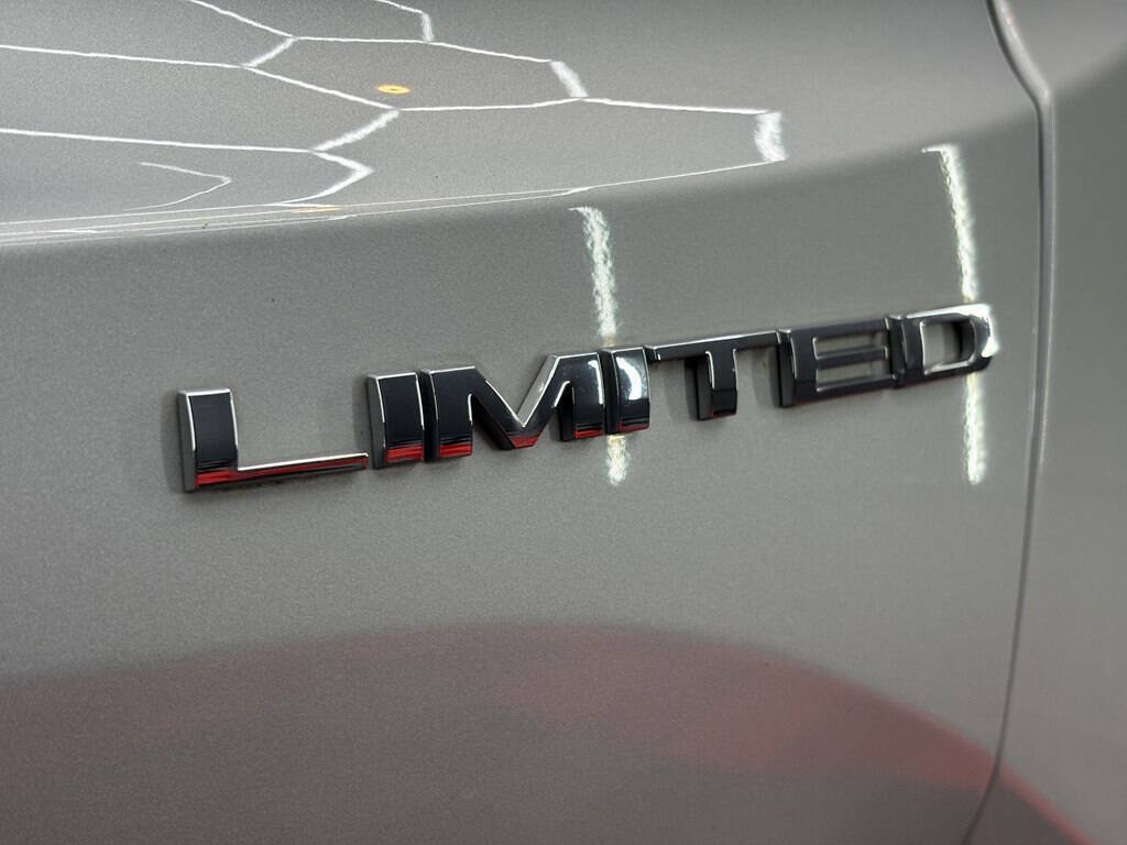 Used 2018 Jeep Renegade Limited w/ UConnect 8.4 Nav Group AWD/4WD image 36