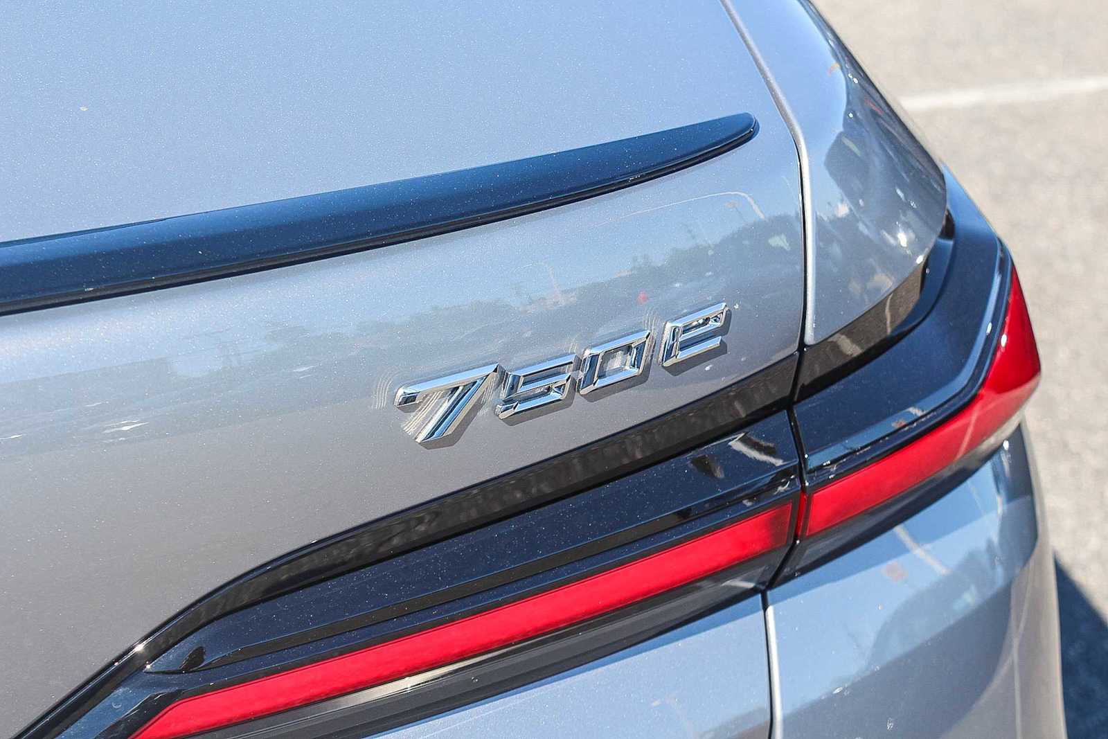 New 2026 BMW 750e xDrive w/ Premium Package image 37