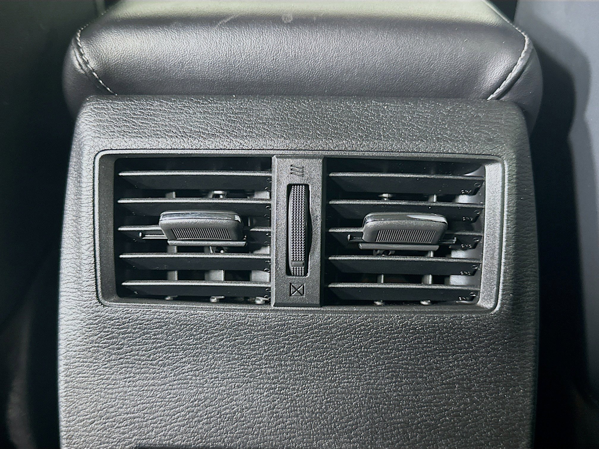 Used 2025 Mitsubishi Outlander SE image 27