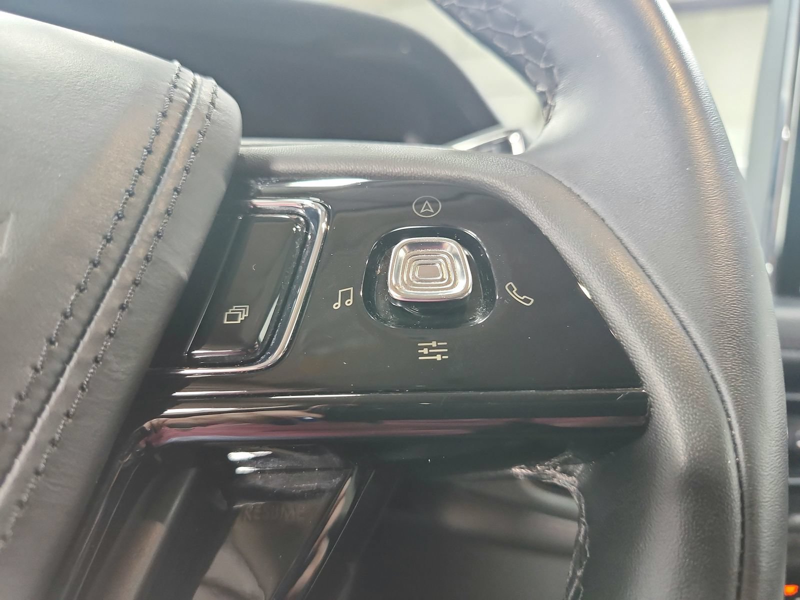 Used 2023 Lincoln Aviator AWD w/ Premium Package image 25