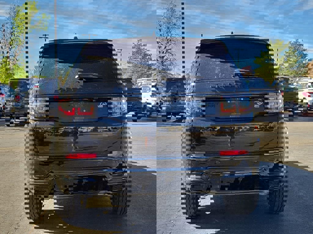 Used 2023 Land Rover Discovery Sport SE R-Dynamic image 8