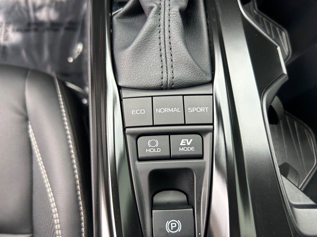 Used 2026 Toyota Camry Hybrid w/ Multimedia Upgrade Package FWD image 32