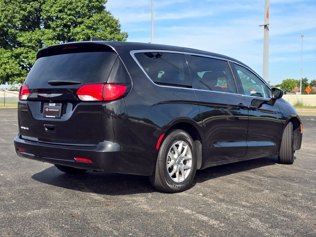 Used 2023 Chrysler Voyager LX FWD image 14