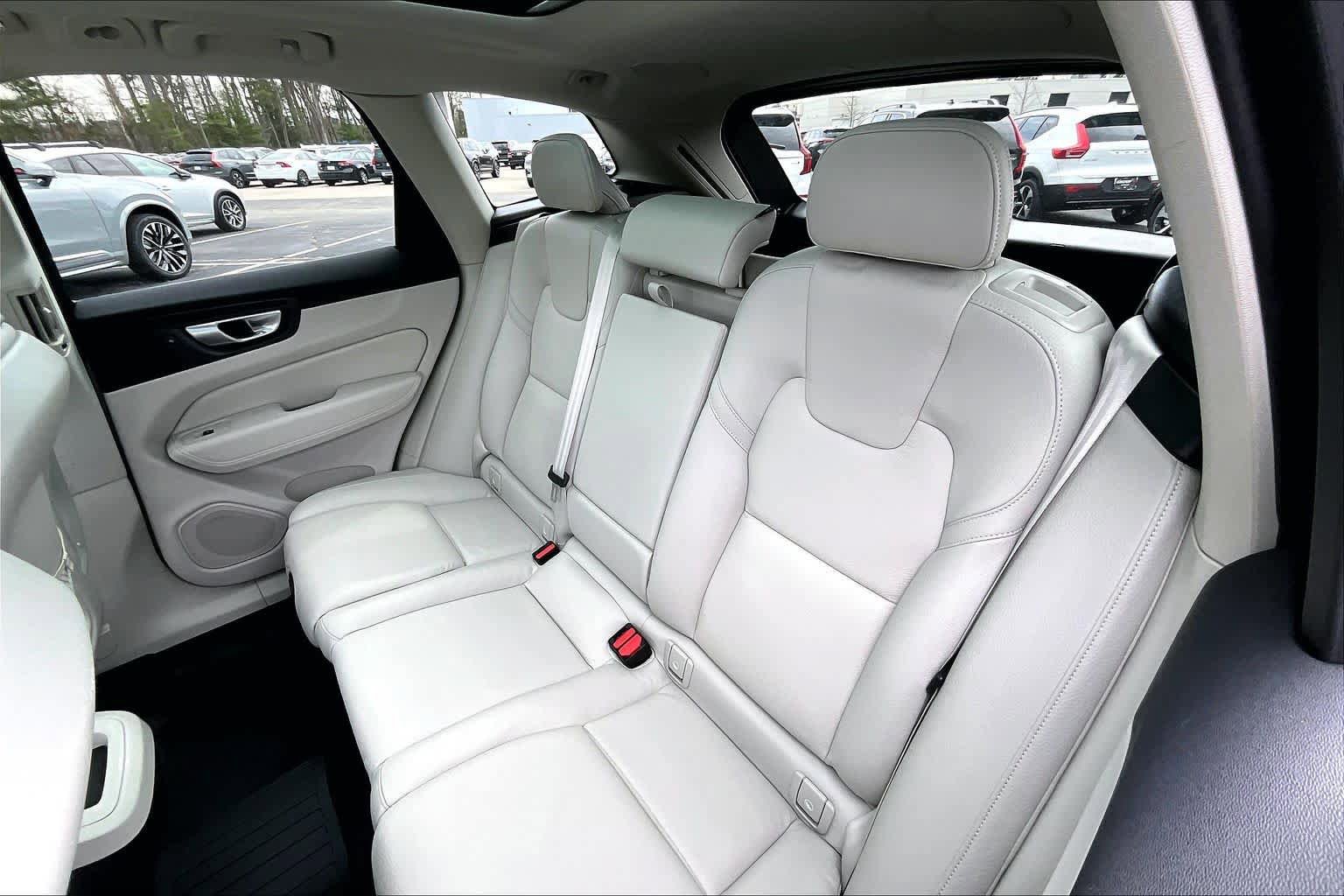 Certified 2024 Volvo XC60 B5 Plus w/ Protection Package Premier image 20