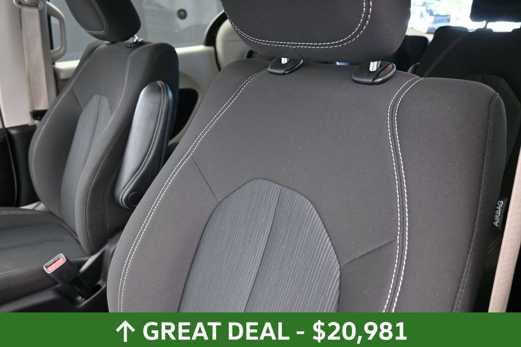 Used 2023 Chrysler Voyager LX FWD image 20