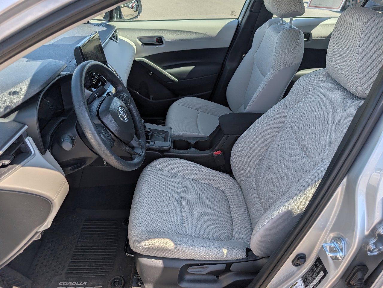 Used 2026 Toyota Corolla Cross L image 2