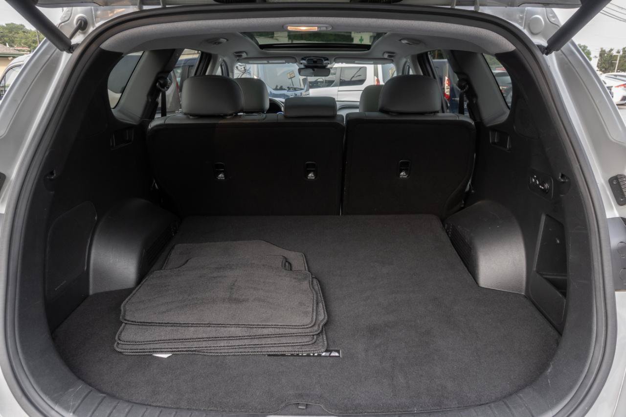 Used 2023 Hyundai Santa Fe Limited AWD/4WD image 19