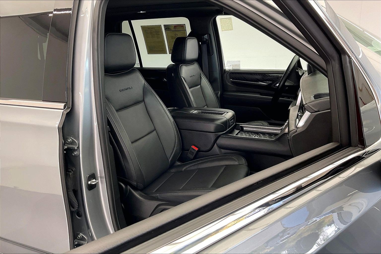 Used 2024 GMC Yukon Denali AWD/4WD image 6