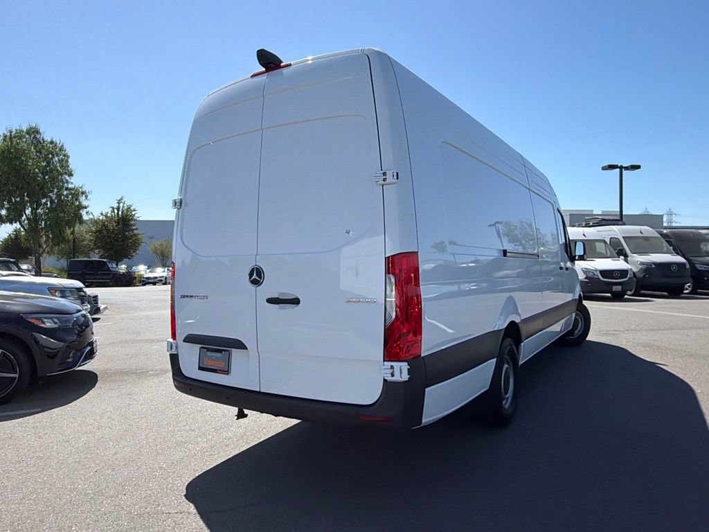 Used 2025 Mercedes-Benz Sprinter 2500 image 7