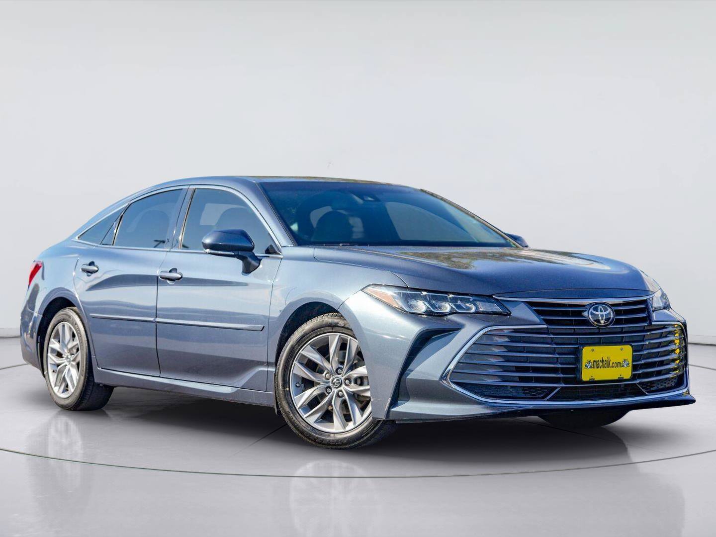 Used 2019 Toyota Avalon XLE w/ Moonroof Package FWD image 1