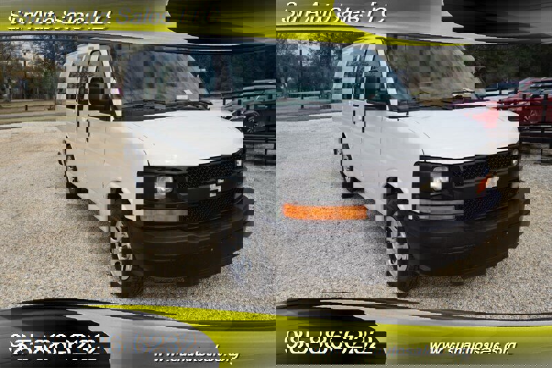 Used 2010 Chevrolet Express 1500 image 2