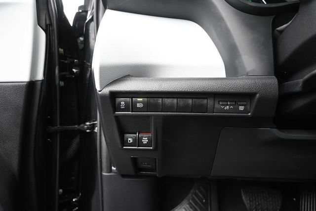Used 2026 Toyota Sienna XLE AWD/4WD image 24