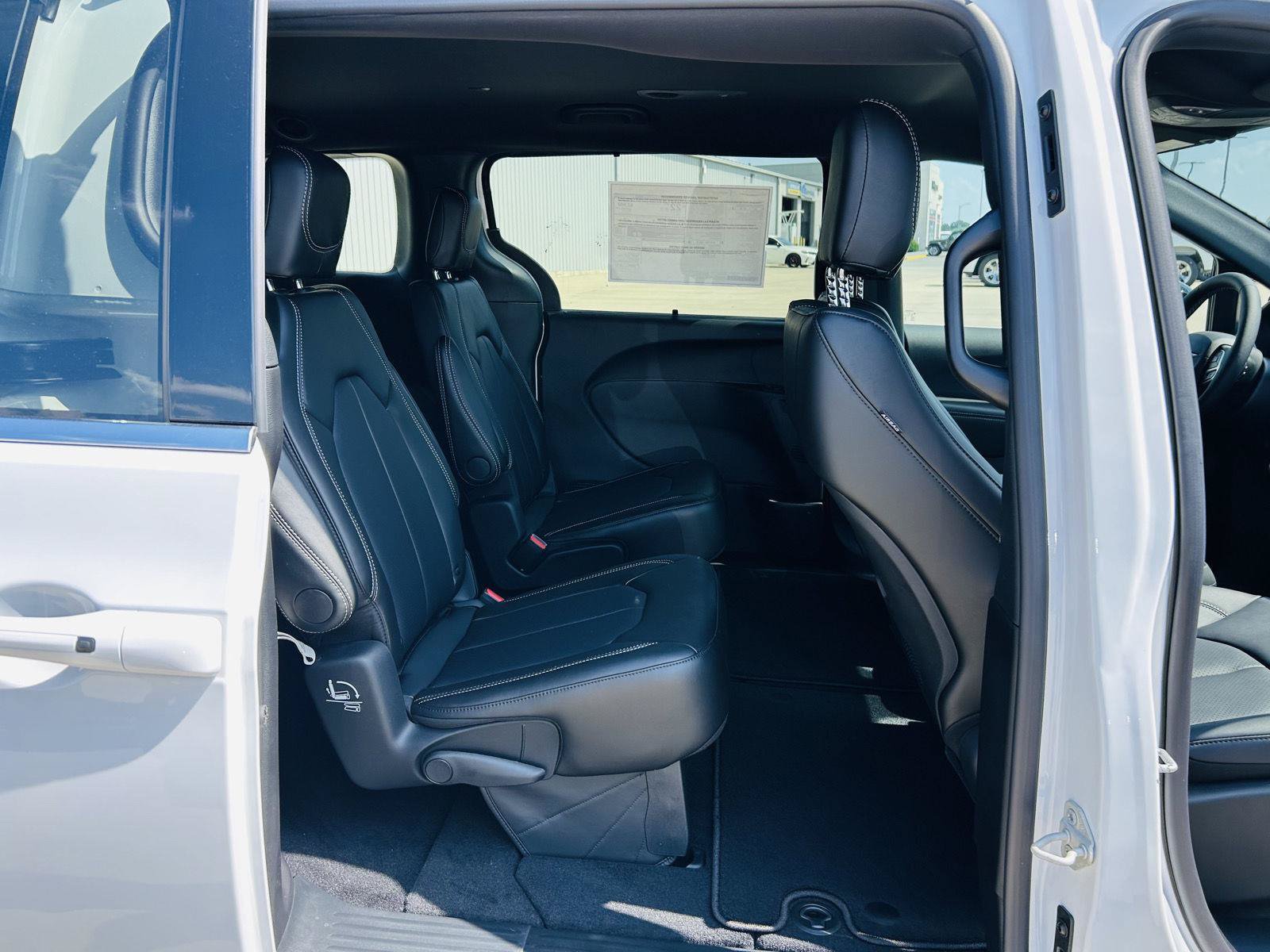 New 2027 Chrysler Pacifica LX FWD image 30