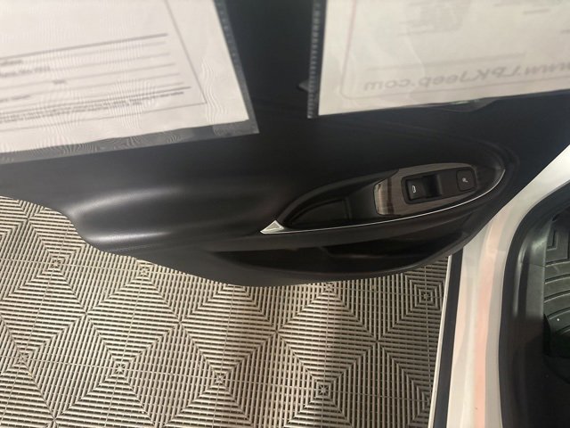 Used 2020 Chevrolet Malibu Premier image 21