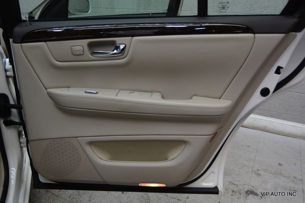 Used 2009 Cadillac DTS w/ Trunk Convenience Package FWD image 10