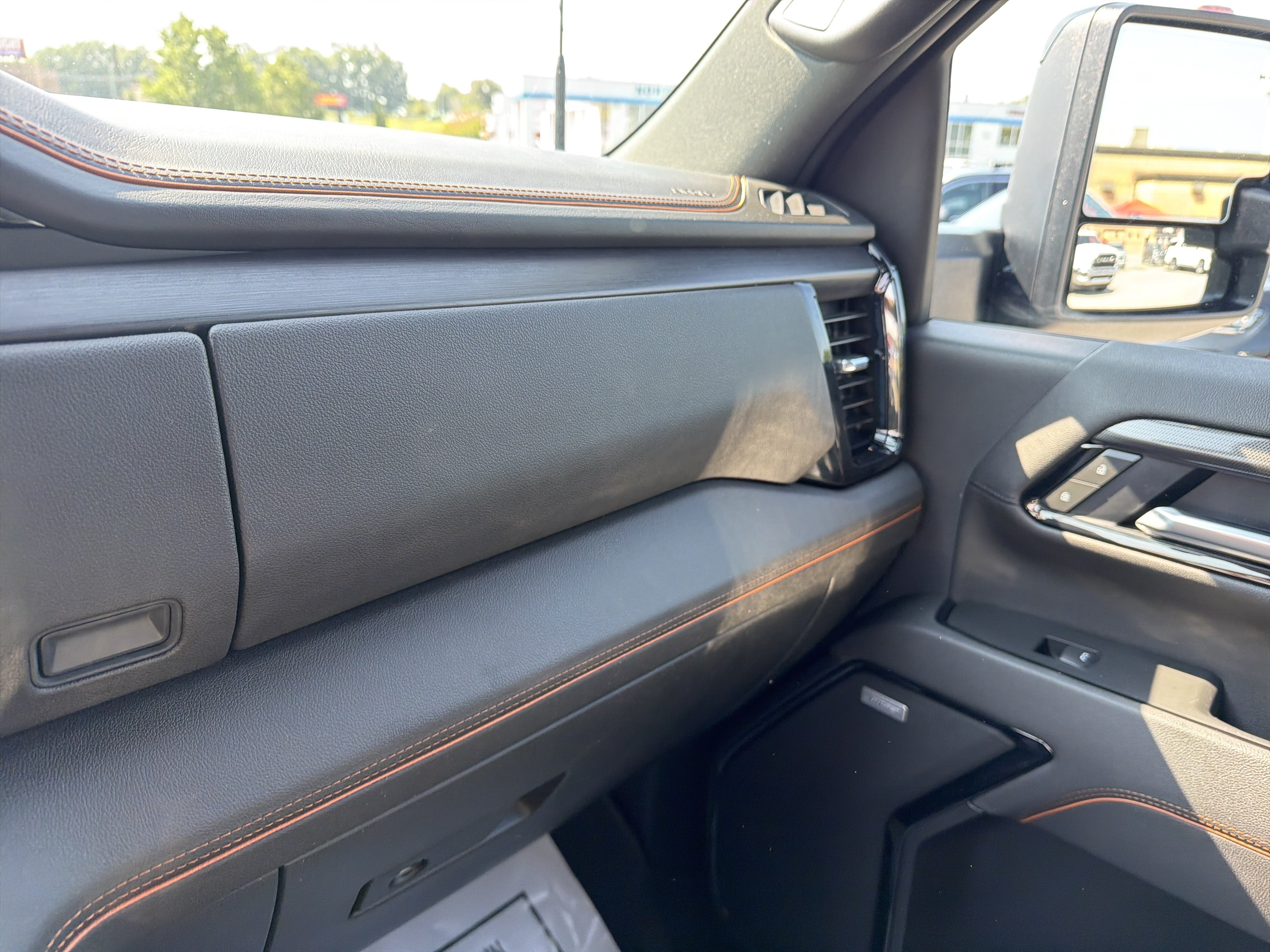 Used 2025 GMC Sierra 2500 AT4 w/ AT4 Premium Plus Package AWD/4WD image 28