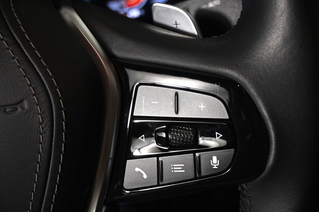 Used 2023 BMW 540i w/ Convenience Package image 38