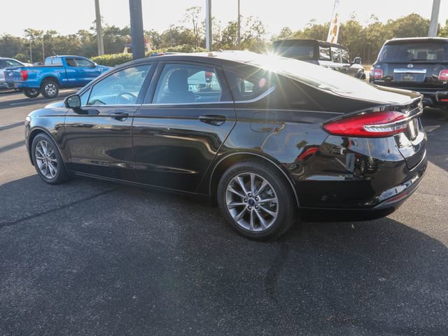 Used 2017 Ford Fusion SE FWD image 6