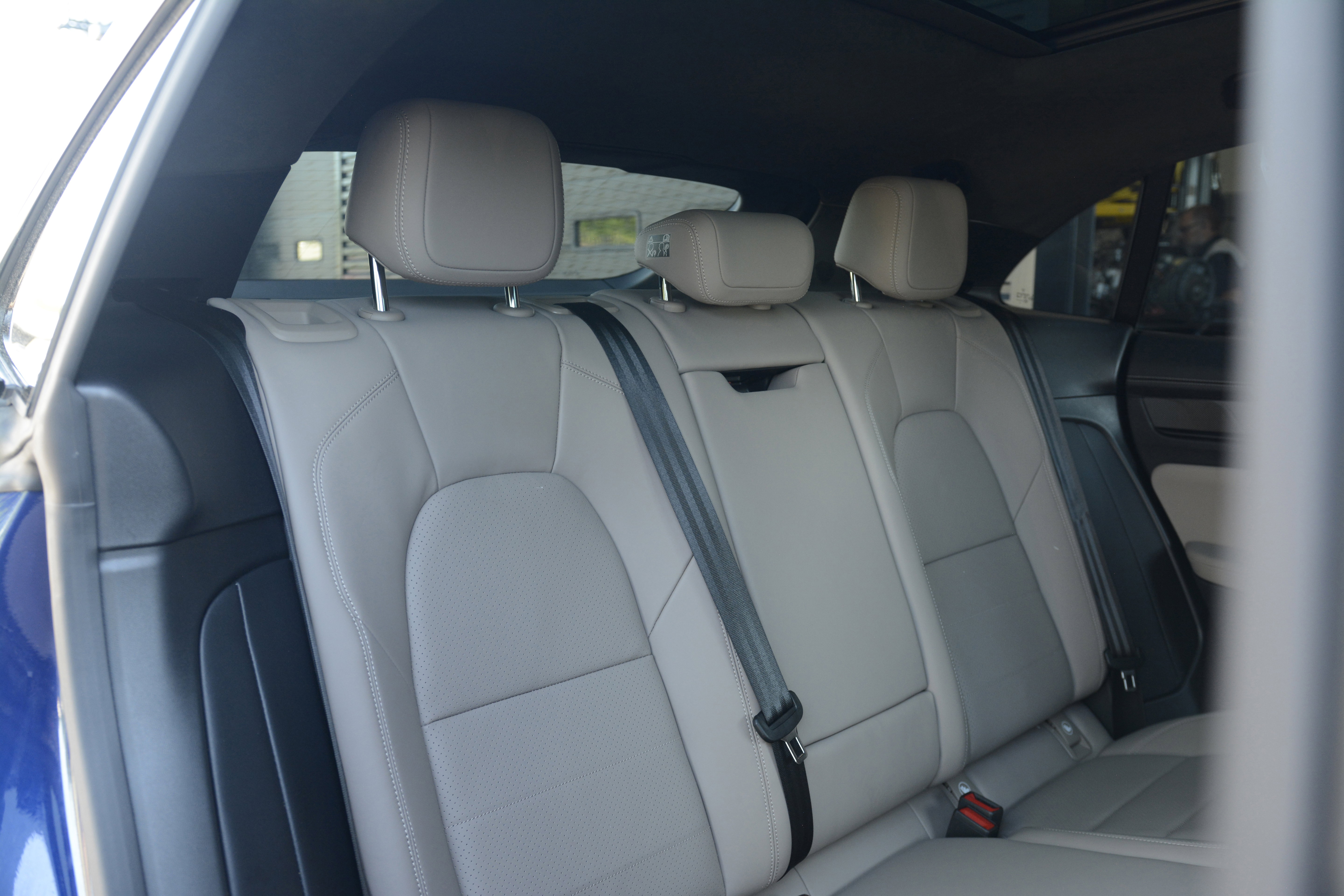 Certified 2025 Porsche Macan Turbo Electric AWD/4WD image 33